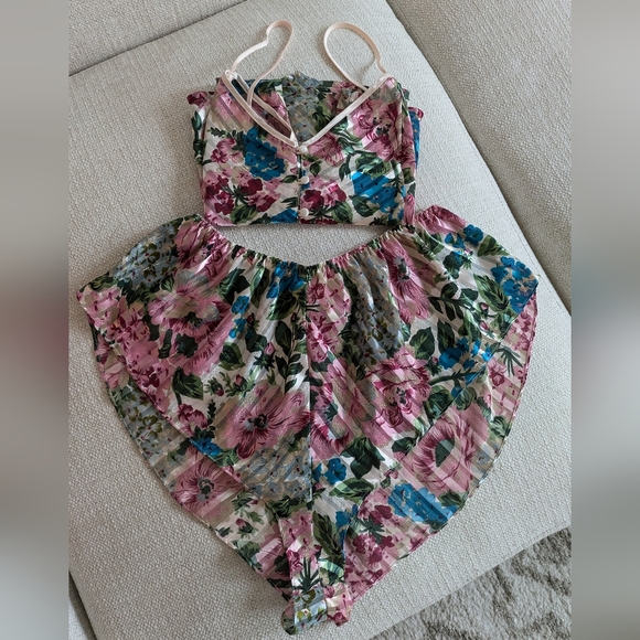 Victoria's Secret Satin Set - Picture 9 of 11